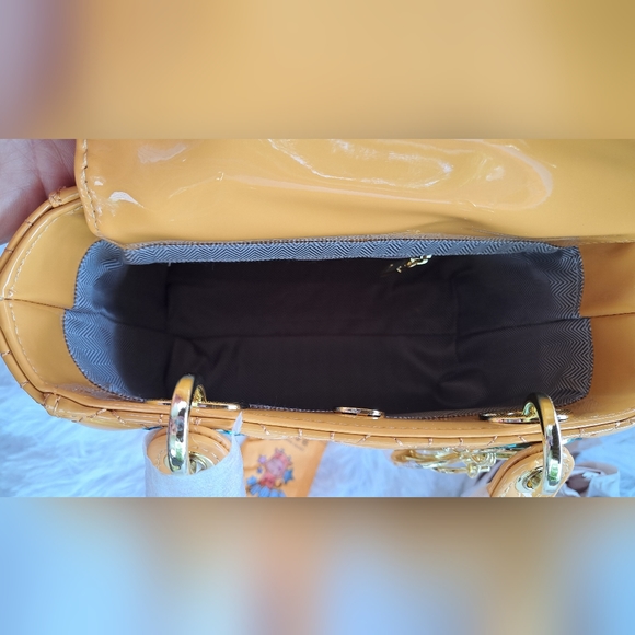 NWOT!! TRENDY SATCHEL HANDBAG - Picture 3 of 10